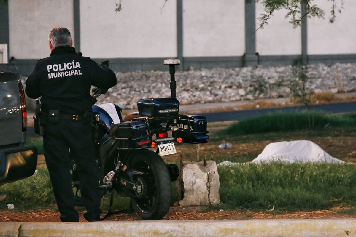 Mujer muere en la vía pública sobre el bulevar López Mateos, en Mexicali