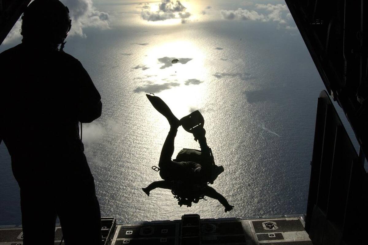 Se estrella avión de paracaidismo con 11 personas a bordo; no sobreviven