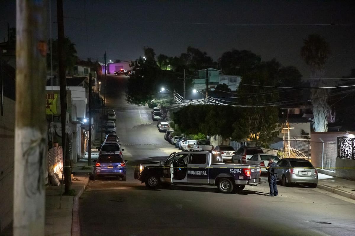 La víctima, de unos 45 años, presentaba heridas de bala; no hay detenidos por el hecho. Foto: Border Zoom