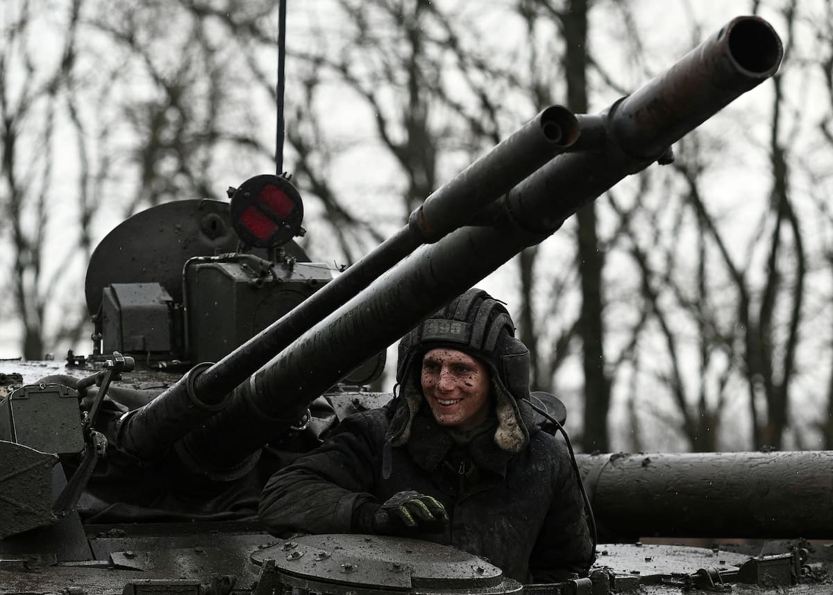 Foto de archivo de un soldado ruso en un tanque ruso durante un ejercicio militar en la regipon rusa de Rostov.
Feb 3, 2022. REUTERS/Sergey Pivovarov