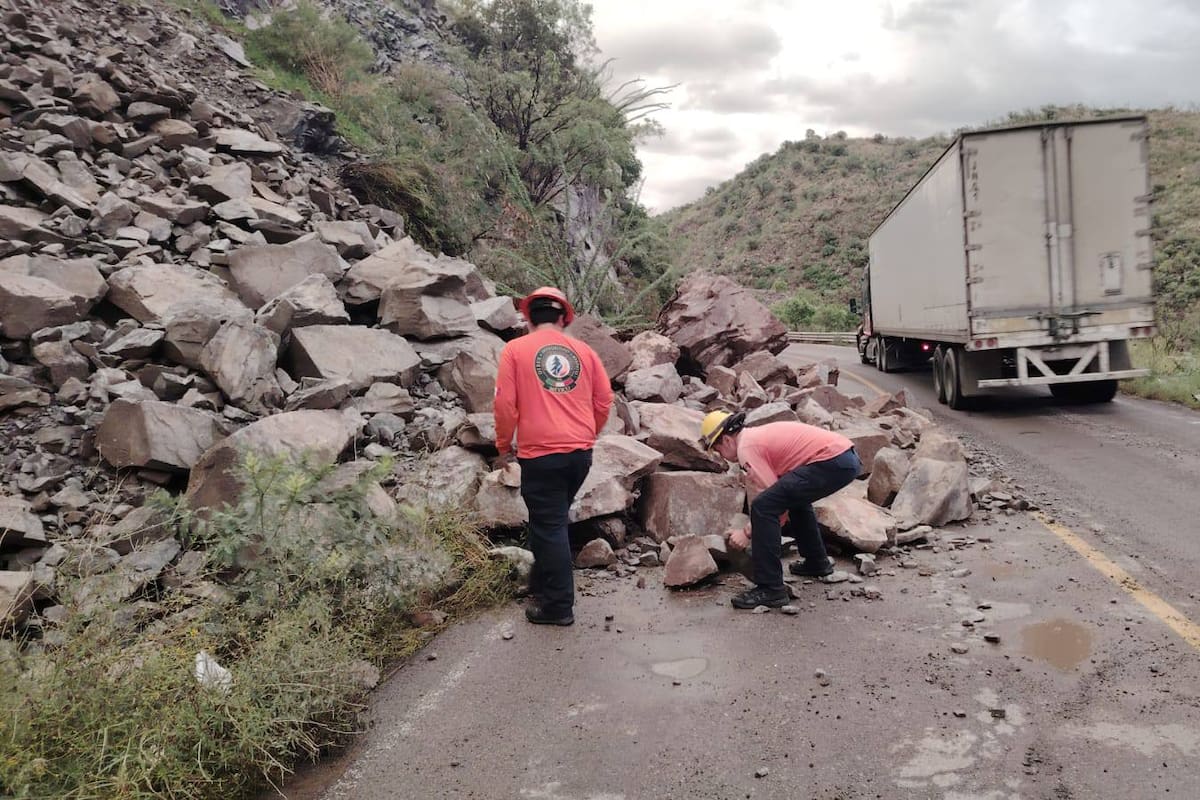 Protección Civil implementa operativo tras intensas lluvias; reportan 27 incidentes en cinco municipios de Sonora