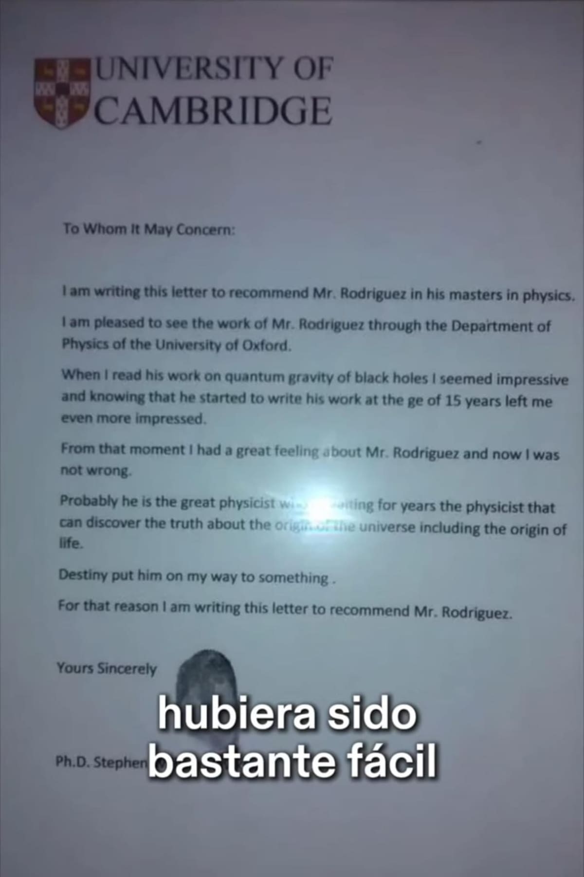 La supuesta carta de la Universidad de Cambridge que Fernando, el 'niño Hawking', le mostró a Chumel Torres, de El Pulso de la República. | You Tube