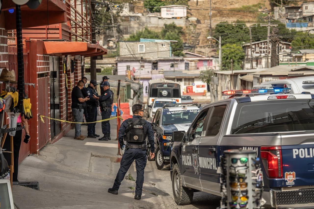 Un empleado de un local de venta de pipas y bongas fue asesinado a balazos dentro del establecimiento en la colonia Los Laureles. Foto: Border ZOOM