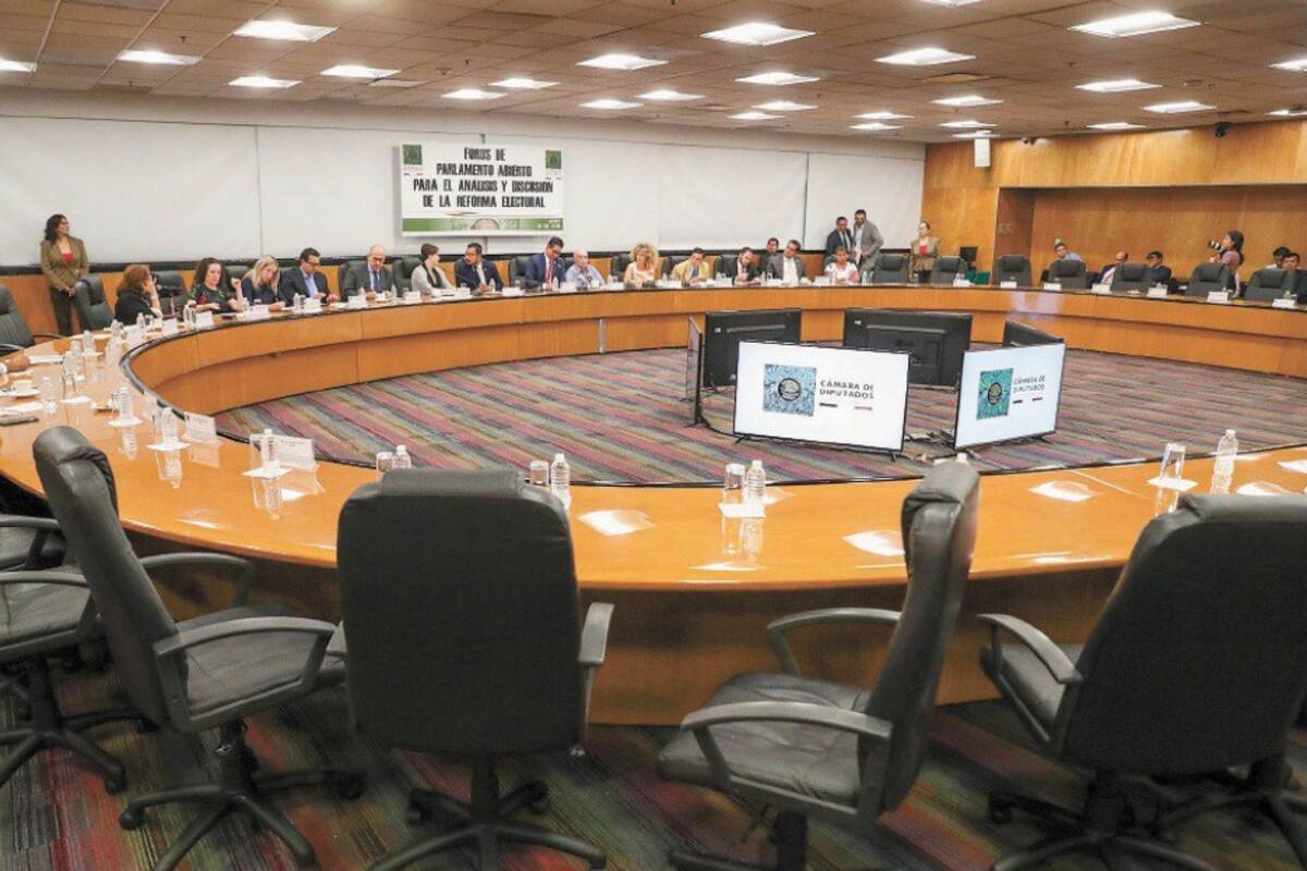 Consejeros y magistrados electorales se manifiestan contra plan de Morena