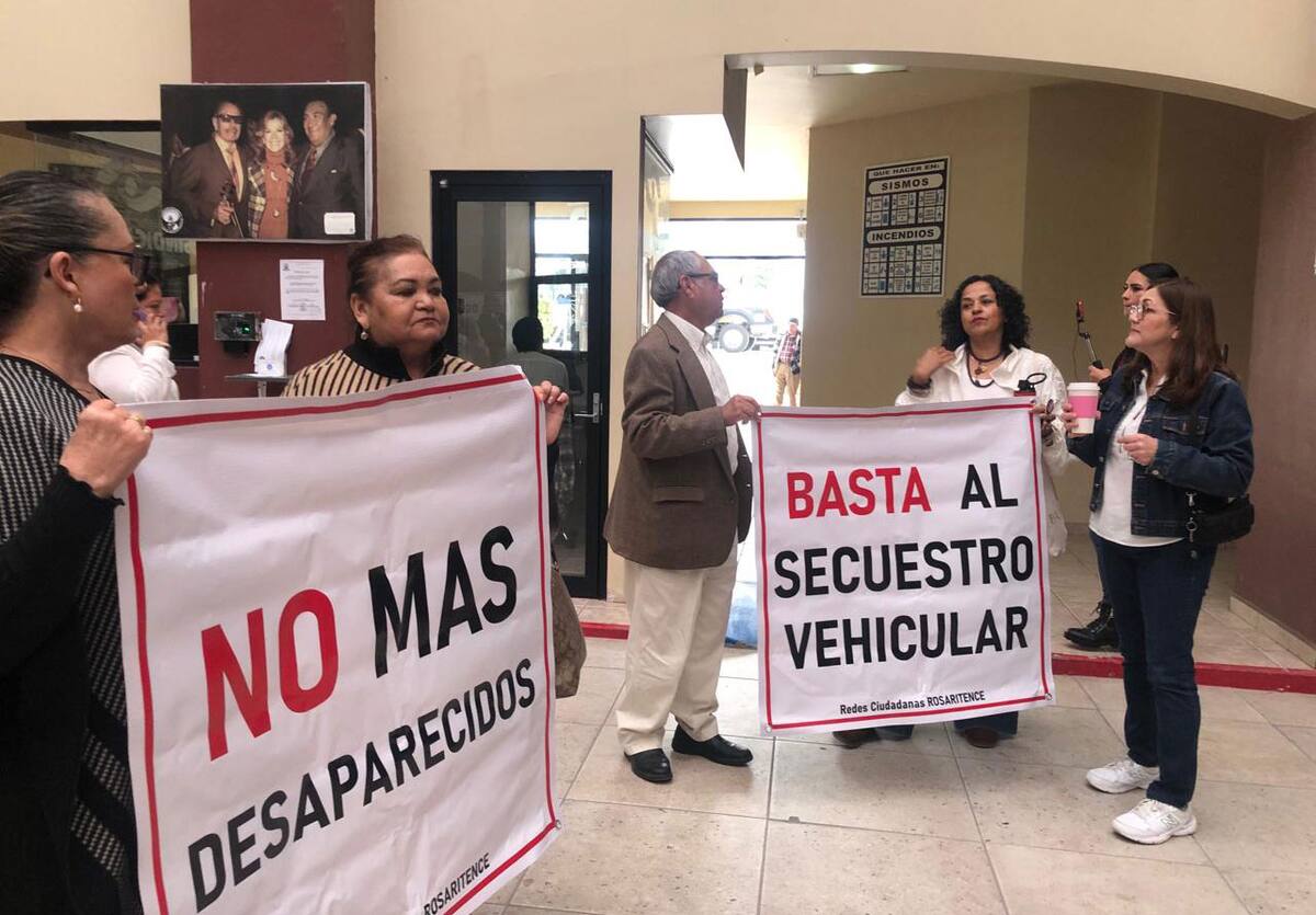 Los inconformes realizaron una manifestación en el patio del Palacio Municipal.