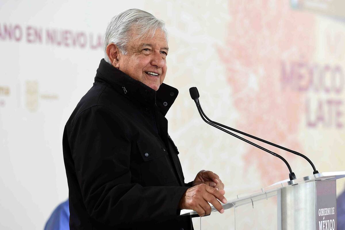 Gobiernos anteriores compraban toda la producción de revistas a Héctor Aguilar Camín y Enrique Krauze, por eso están molestos: AMLO