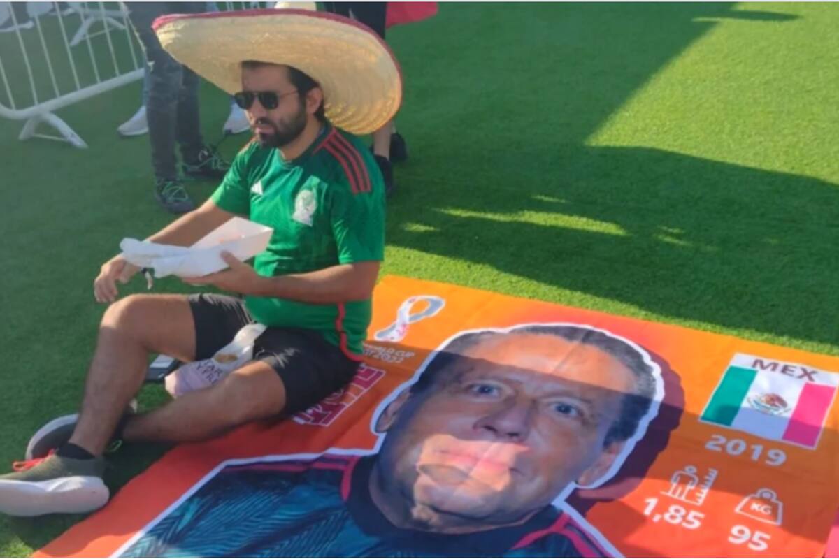Mundial de Qatar: Llevan toalla de Alfredo Adame llega al mundial “por si se arman los catorrazos” en el partido México-Argentina
