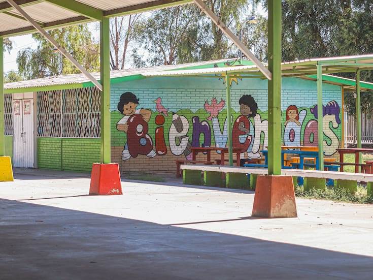 Continúa conflicto en la primaria Jesús García; padres rechazan regreso de directora