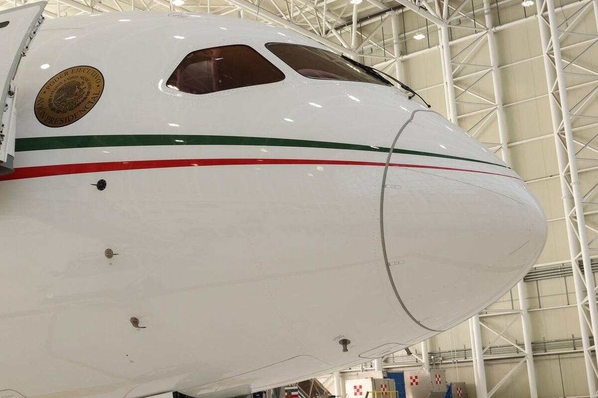 Vuela avión presidencial rumbo a México desde California