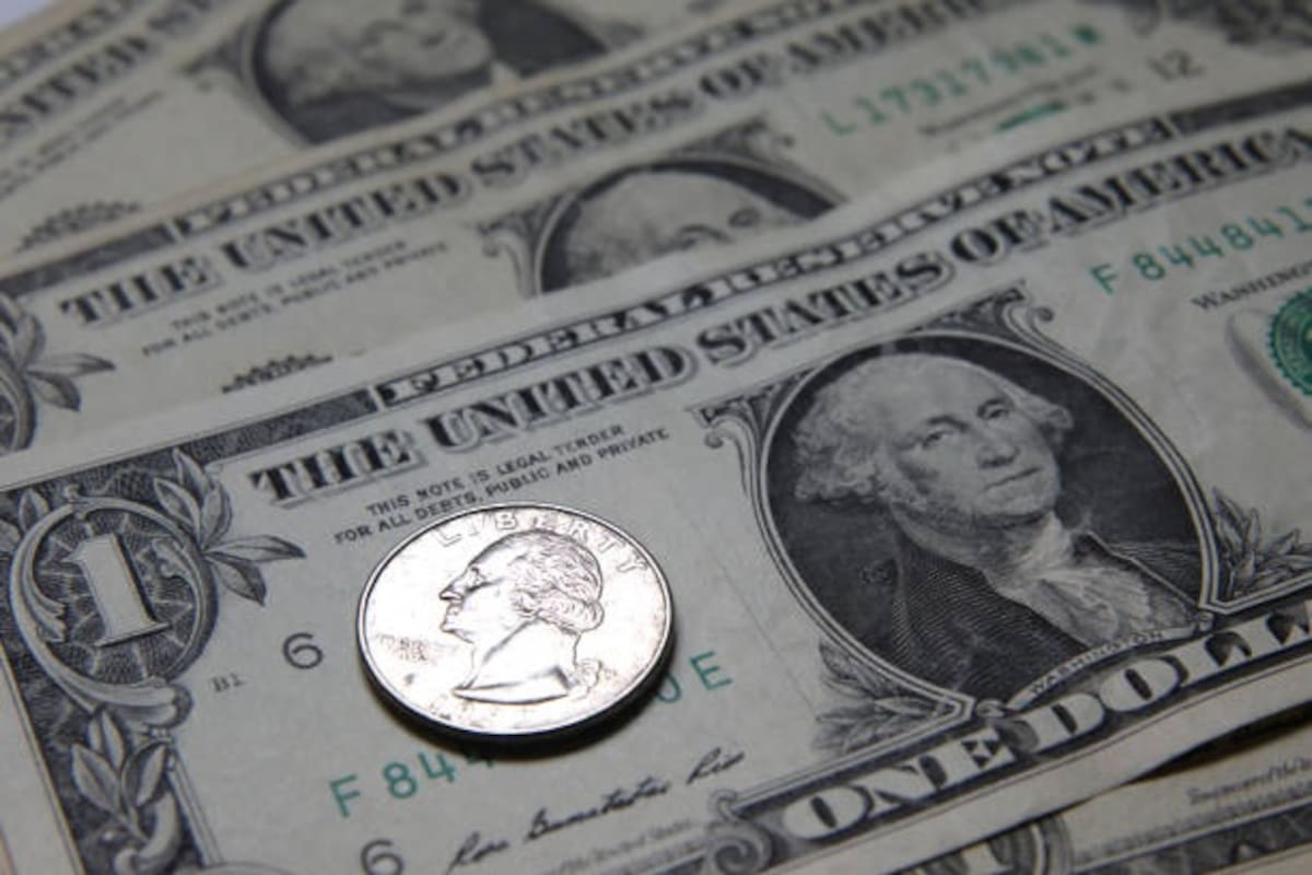 El dólar se mantiene en 18.30 pesos en casas de cambio locales