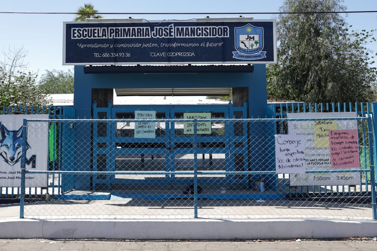 Padres toman primaria José Mancisidor por falta de maestros y personal administrativo