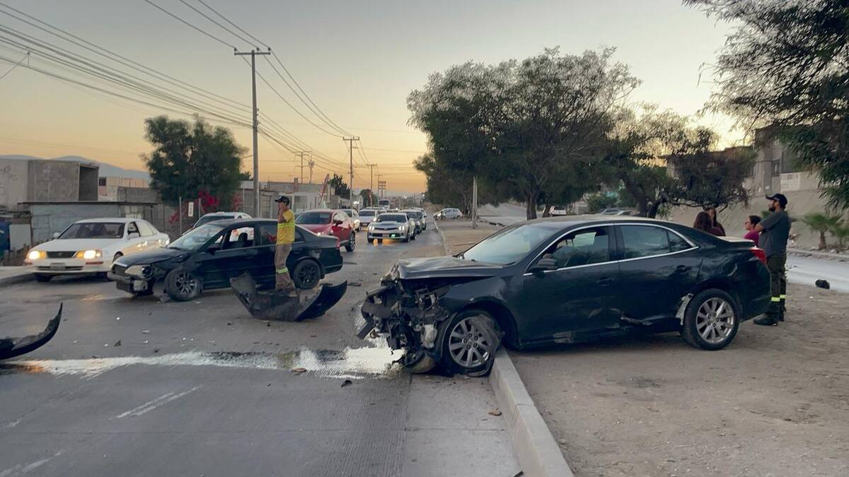 Cinco vehículos se vieron involucrados en un accidente vial cuando circulaban por el bulevar 2000, a la altura del retorno de las oficinas del Instituto de Movilidad Sustentable, y un conductor quedó asegurado l Foto: Ilustrativa