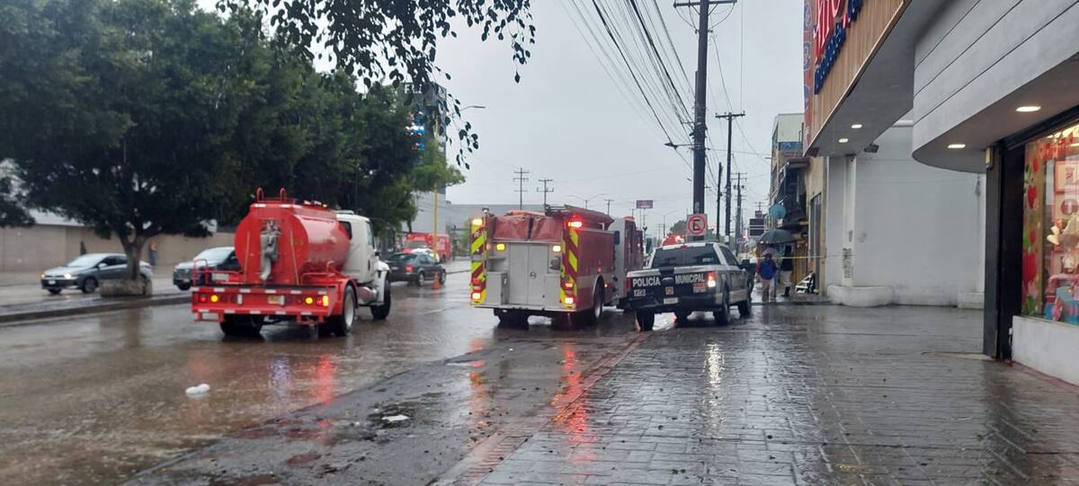 La vialidad fue cerrada en dirección a Los Pinos.