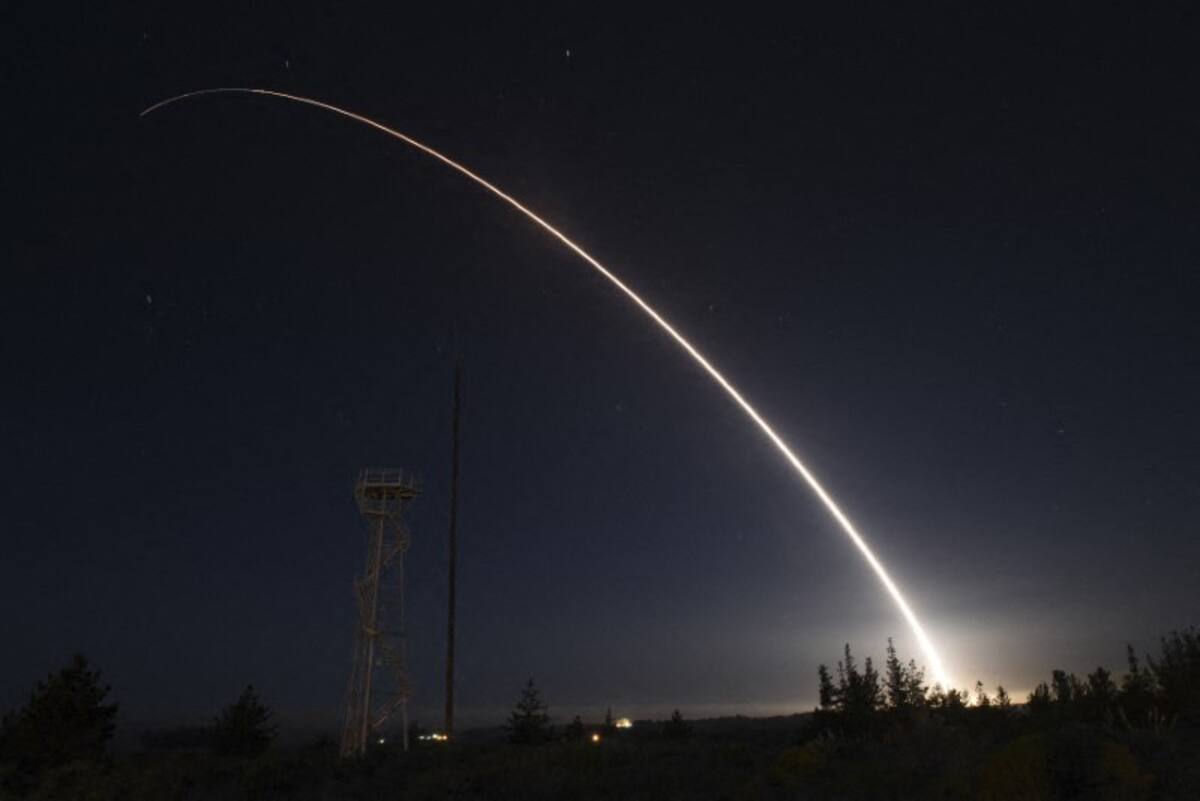 Imagen de archivo referencial del lanzamiento de un misil balístico intercontinental Minuteman III durante una prueba operativa desde la Base Vanderberg de la Fuerza Aérea en California, Estados Unidos. 25 de febrero, 2016. REUTERS/Ian Dudley/U.S. Air Force photo/Handout via Reuters