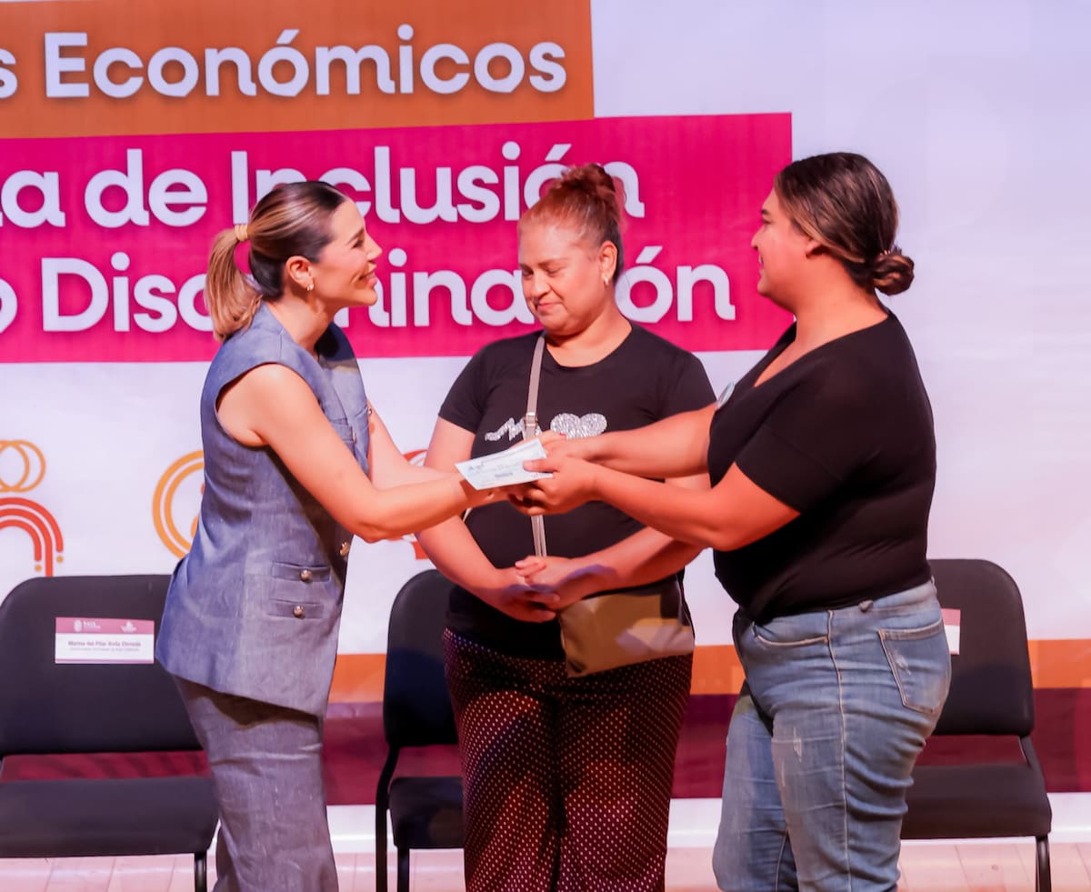 Con la entrega de más de mil apoyos económicos, el Gobierno del Estado prioriza la justicia social y el respaldo a grupos de atención prioritaria. Foto: Cortesía