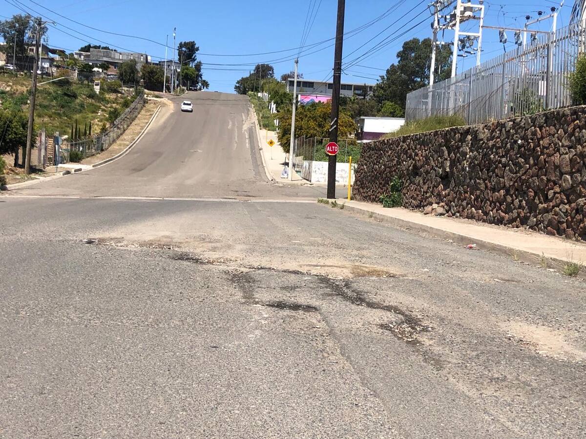 Presenta enorme baches avenida Romualdo Gallardo