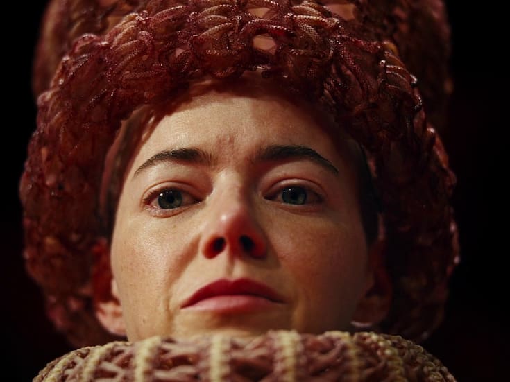 ¿De qué trata “Bugonia”? La película con la que Emma Stone rompió récords en los Oscars