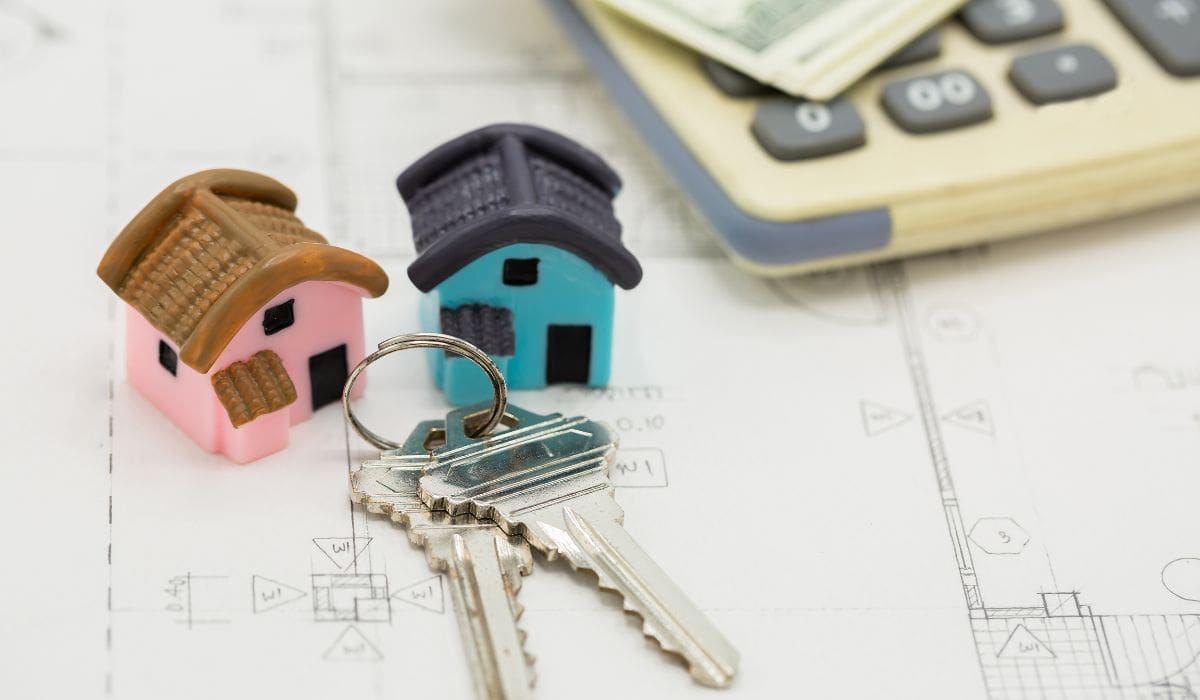 El esquema Mi FOVISSSTE permite a los trabajadores al servicio del Estado aplicar su financiamiento para la compra de una casa nueva o usada, la construcción en un terreno propio, la ampliación o reparación de un inmueble, así como la transferencia de una hipoteca bancaria previa hacia el instituto.