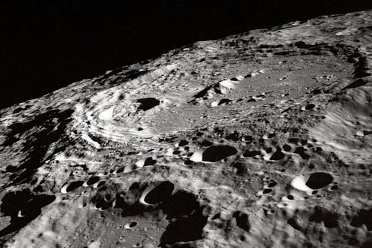 Asimetría en las caras de la luna es por colisión con un planeta enano