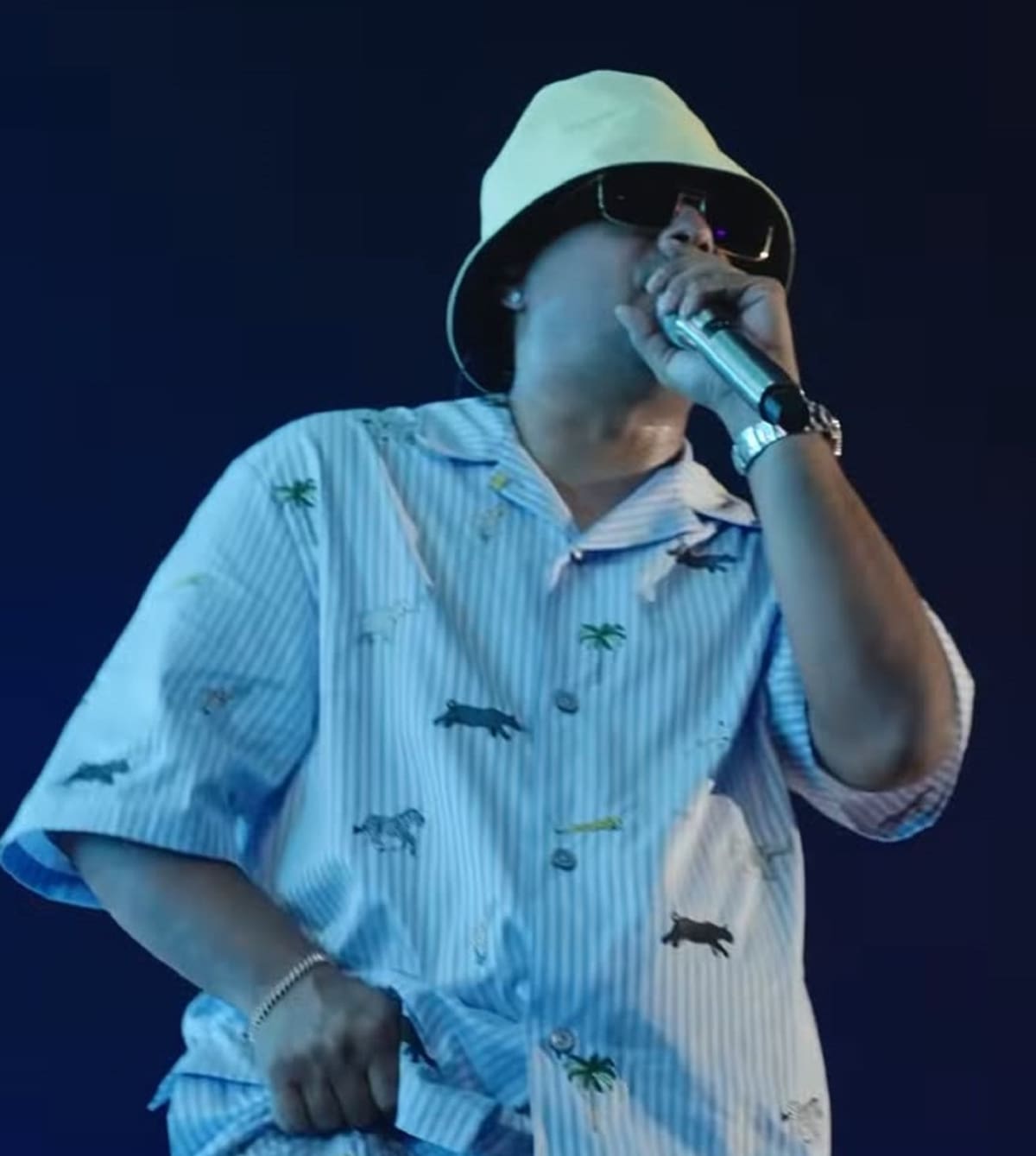 El cantante puertorriqueño puso a bailar al público del Baja Beach Fest con sus éxitos, acompañado por ocho bailarinas durante su presentación en Rosarito. Foto: Redes.