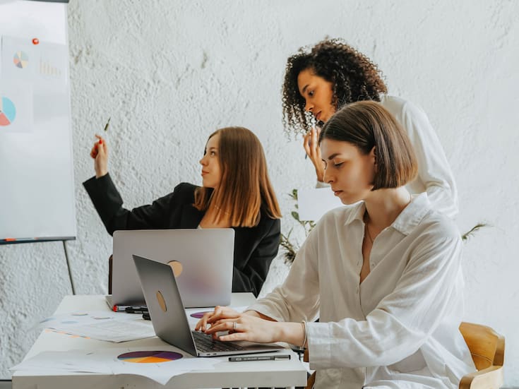 ¿Estudian menos, ganan poco y trabajan en la informalidad? La dura realidad de la Generación Z en México