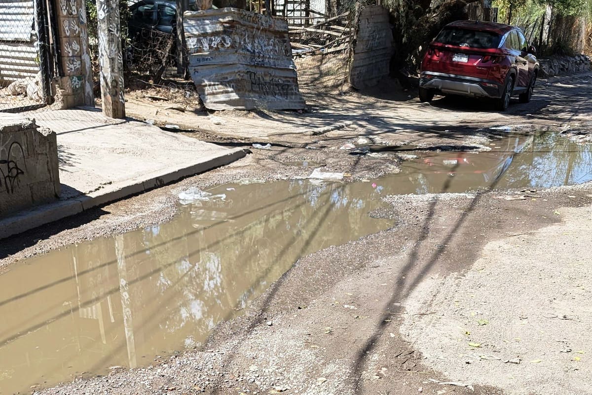 Colapsa drenaje en colonia San Ángel; temen inundaciones por lluvias