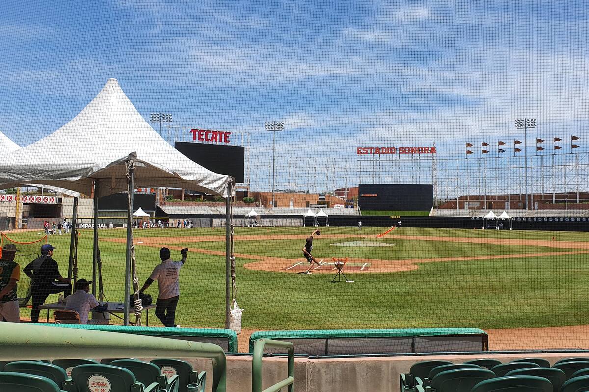 Probeis: Jóvenes acuden a convocatoria en el estadio Sonora