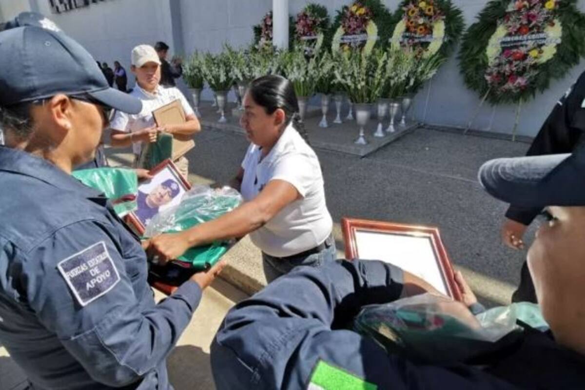 Homenajean a policías asesinados en Oaxaca