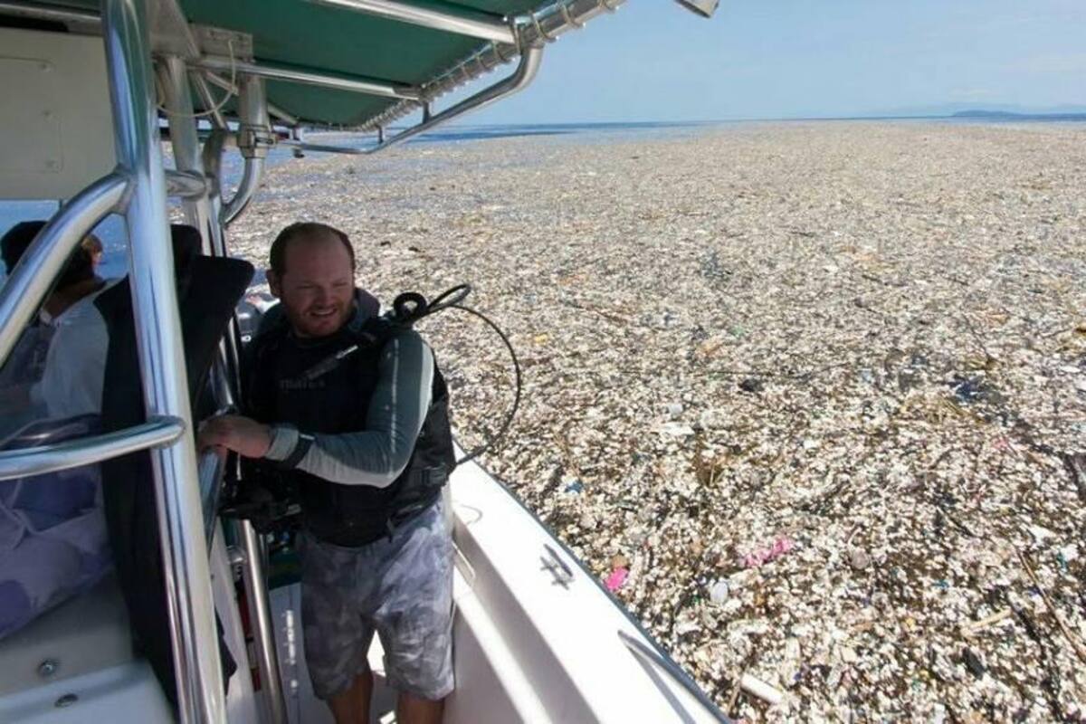 Fotógrafo descubre terrible "Mar de plástico" en isla del Caribe