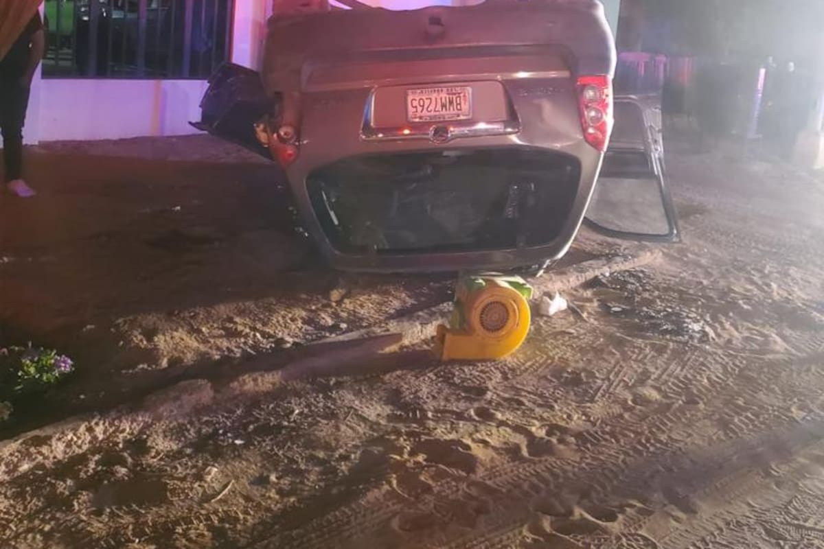 Muere joven en volcadura, en SLRC