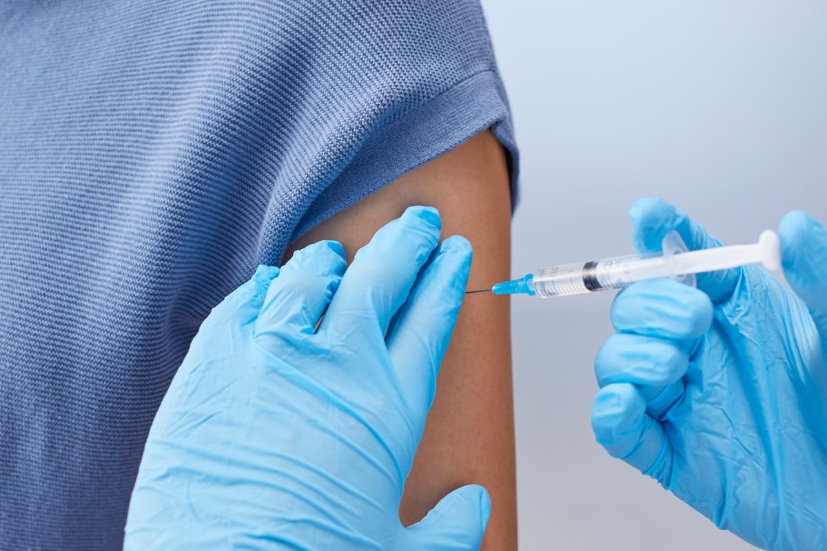 Vacunas de ARN mensajero y miocarditis: qué explica un nuevo estudio y por qué el riesgo sigue siendo bajo
