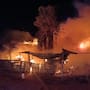 Incendio consume cuatro viviendas durante la madrugada en SLRC
