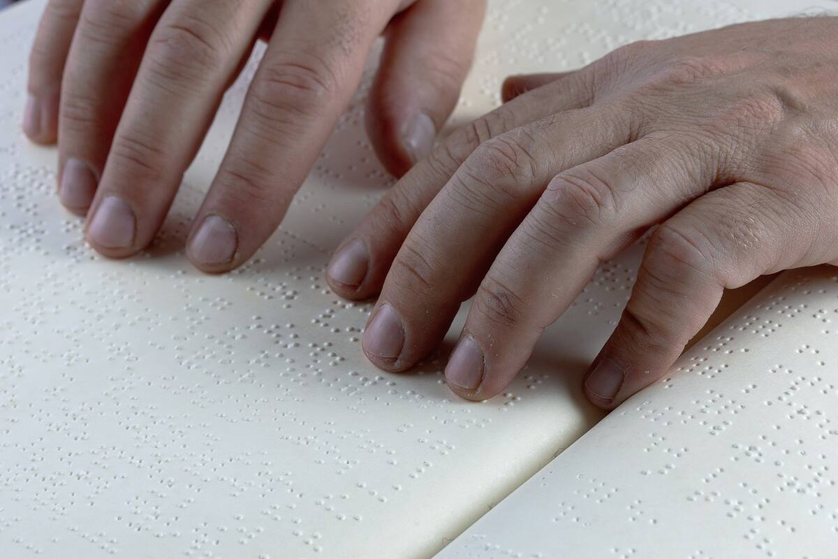 Cinco curiosidades fascinantes sobre el braille, según ChatGPT