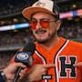 Ricardo Pérez de La Cotorrisa explica cómo pasó vergüenza en TV nacional al confundir un jersey de Hermosillo con uno de Houston durante una entrevista en juego de la MLB en vivo