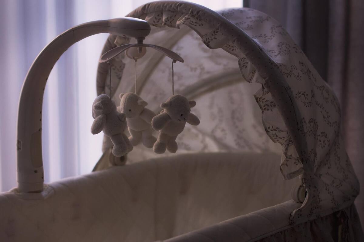 Bebita cae y sufre traumatismo tras forcejeo de sus padres en Nogales