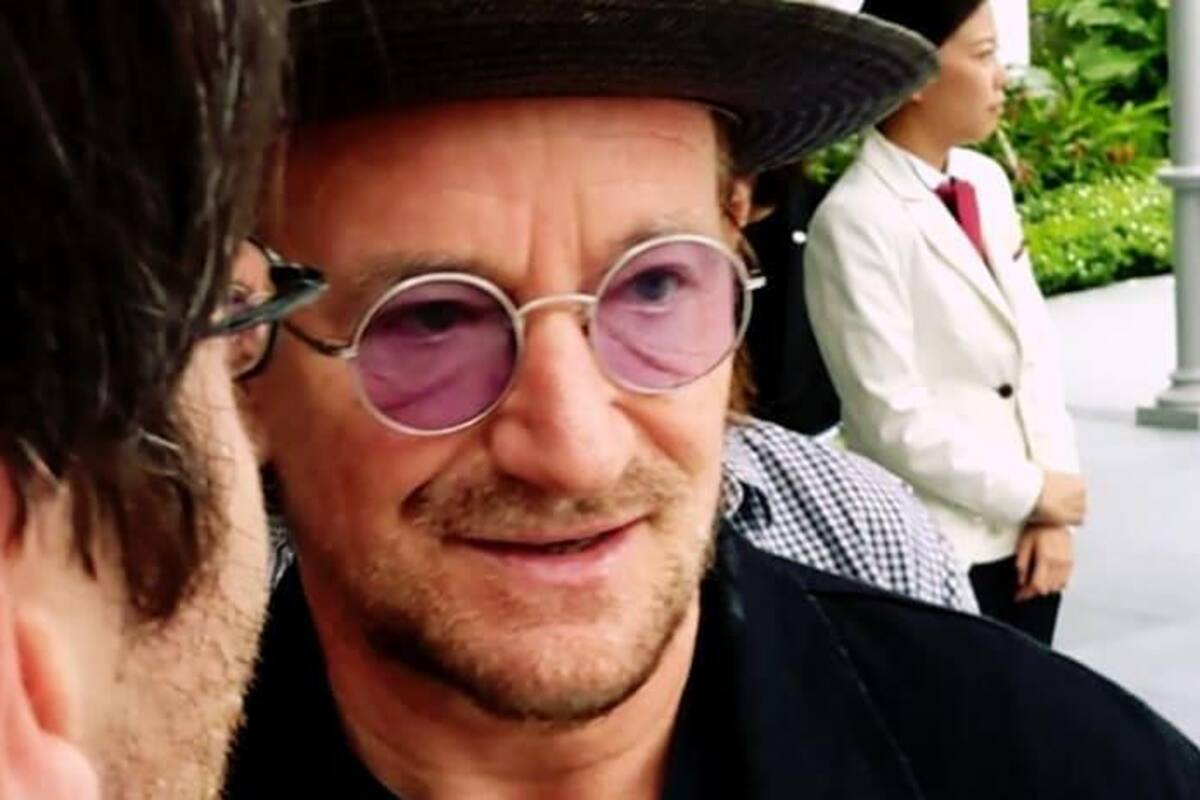 Bono compone canción a los trabajadores de salud que luchan contra el coronavirus