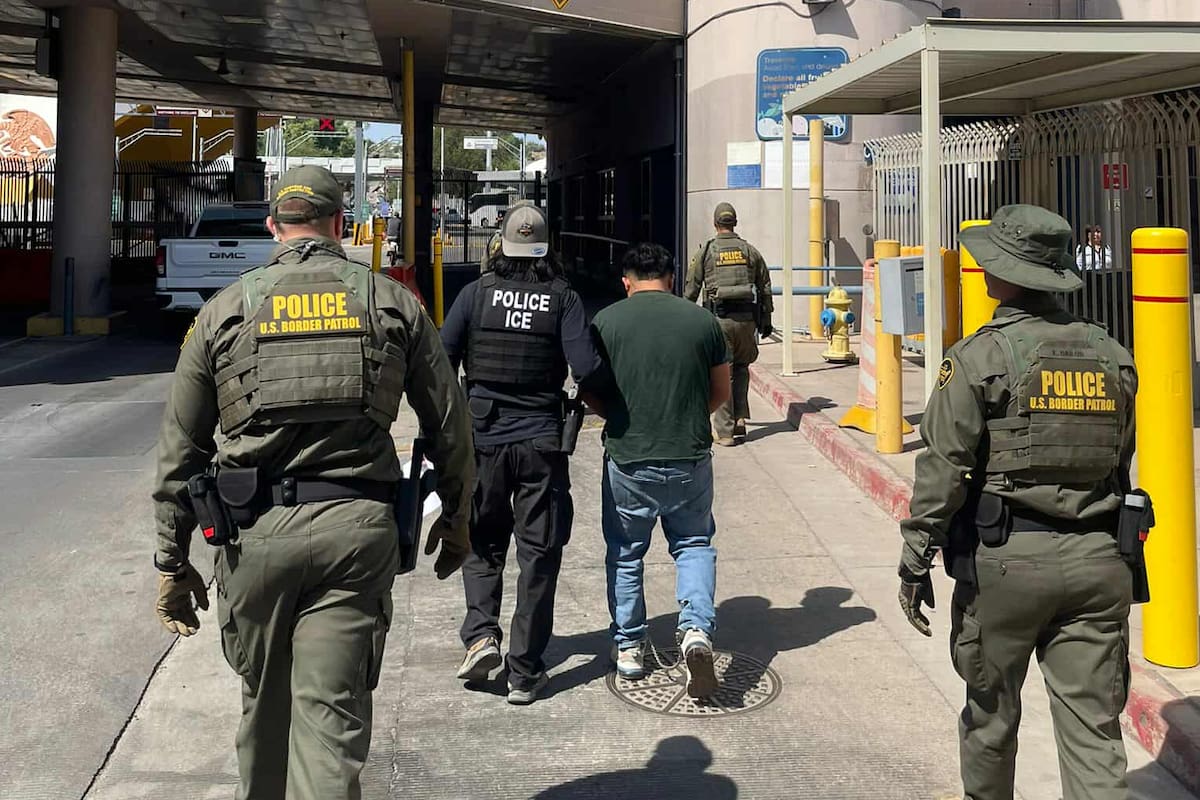 Presunto criminal es repatriado por garita de Nogales