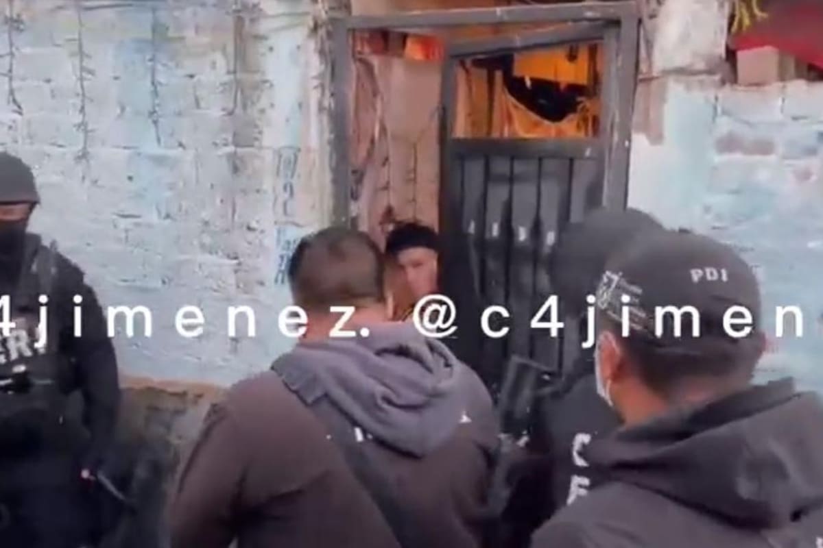 CDMX: 'Dealers' esperaban a cliente pero era la policía; cierran negocio de drogas