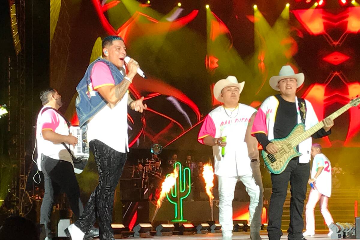 Grupo Firme en el Petco Park