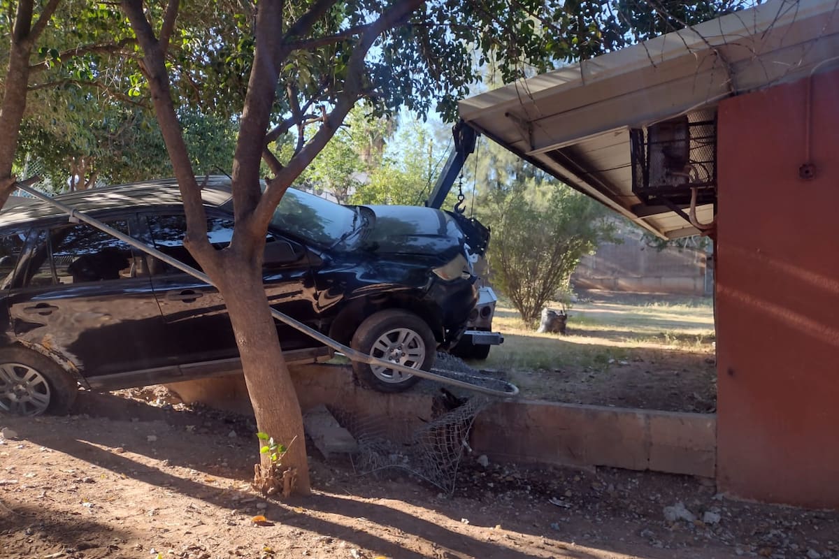 Se queda sin frenos y cae a pocos metros de salón de preescolar