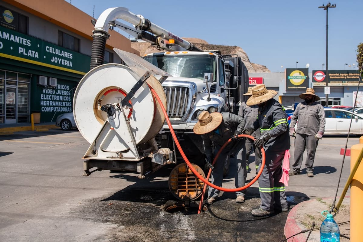CESPT retira más de 4 mil metros cúbicos de residuos del drenaje en Tijuana