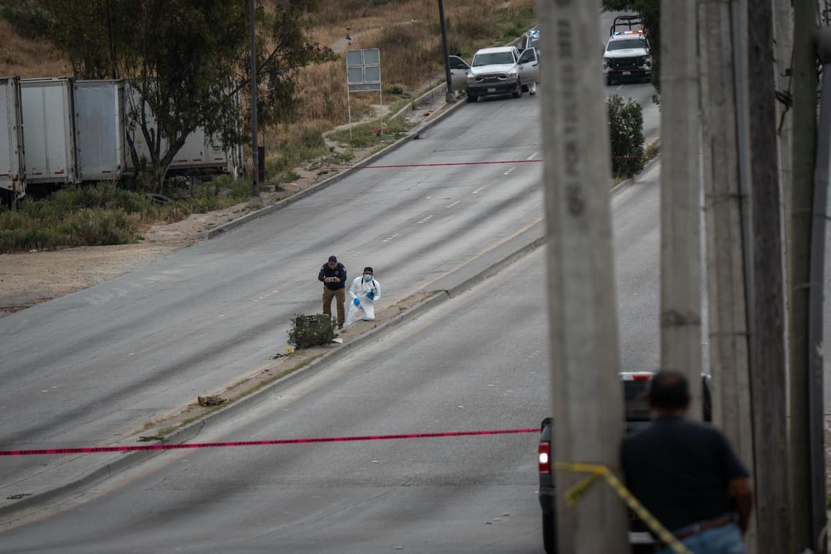 Dejan restos humanos dentro de una Autoridades localizaron una pierna en estado de osamenta dentro de un contenedor abandonado; la circulación fue suspendida mientras se realizaban las diligencias. Foto: Border Zoom