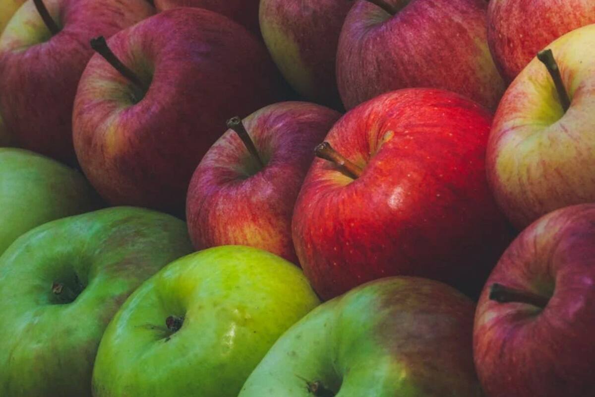 Manzana verde o roja: ¿Cuál protege mejor los dientes?