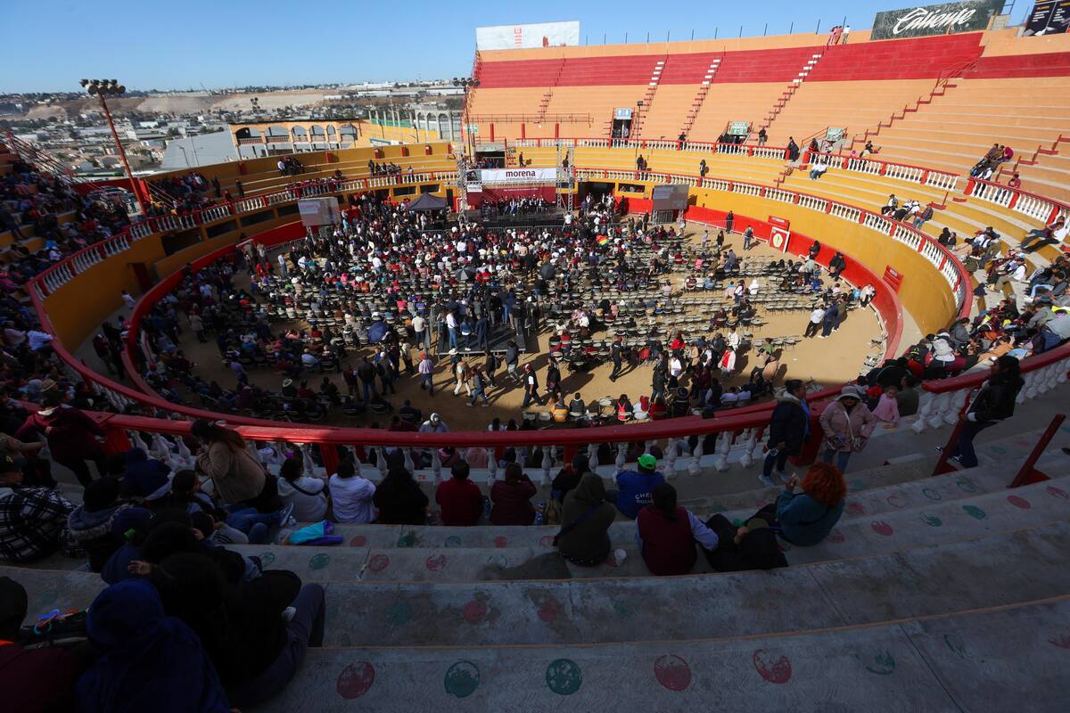 La asamblea informativa de Morena se realizó en el Nuevo Toreo ubicado en la colonia Loma Bonita.