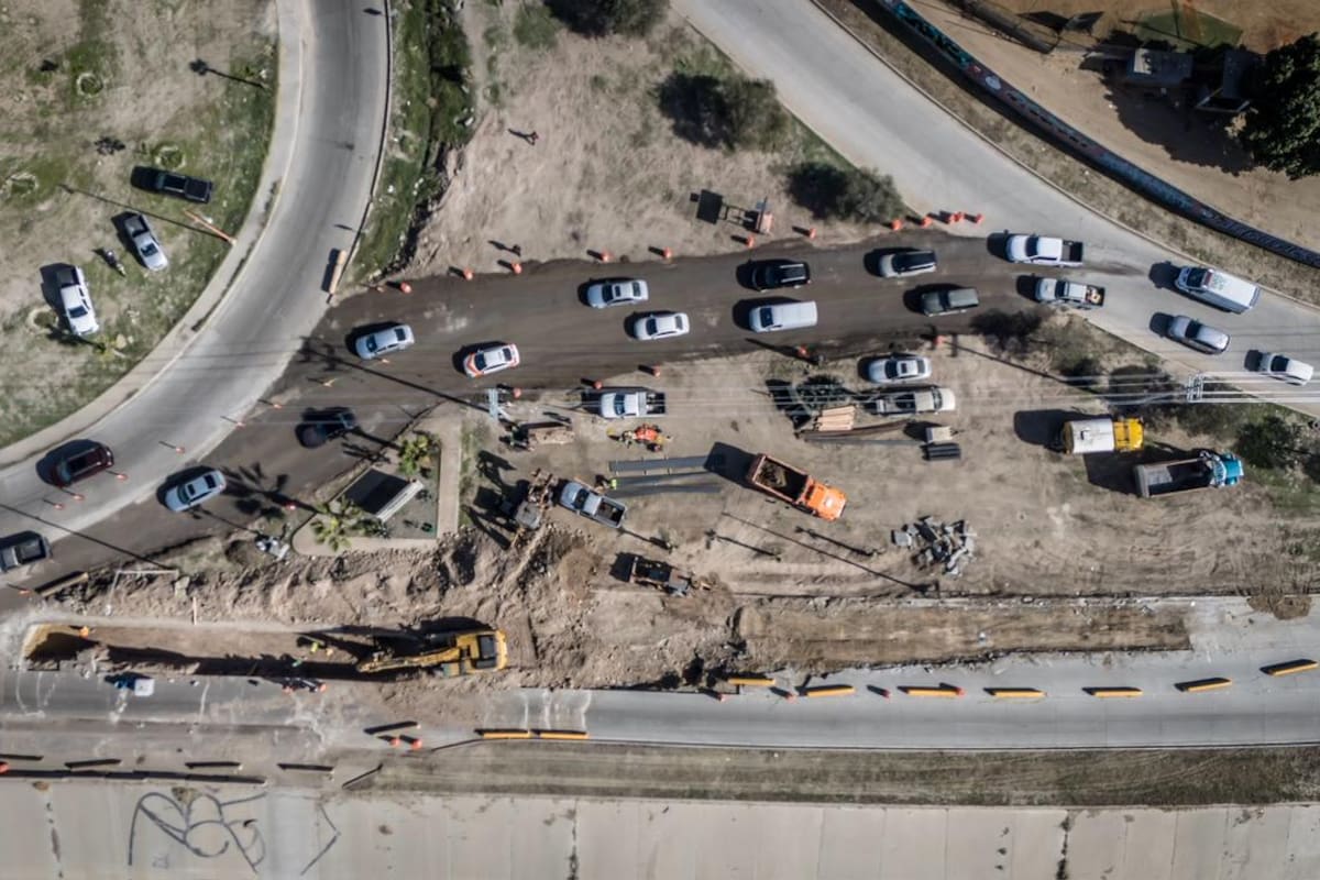 Cierran tramo de Vía Rápida Oriente por socavón
