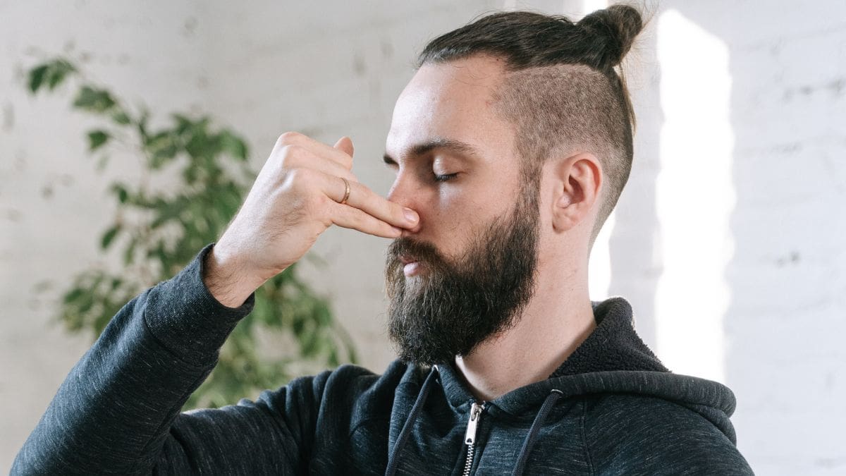 El ejercicio de respiración de 15 minutos que podría ayudar a reducir la presión baja, según expertos