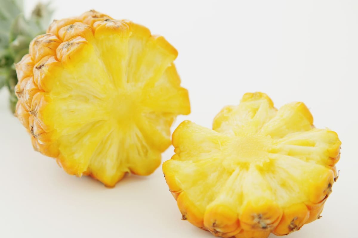 ¿Comer piña en la noche es bueno o malo? Así actúa en tu organismo