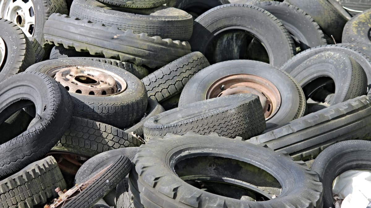 Antes de desechar las llantas viejas, conoce 7 formas útiles de reutilizarlas en tu hogar sin poner en riesgo tu patio