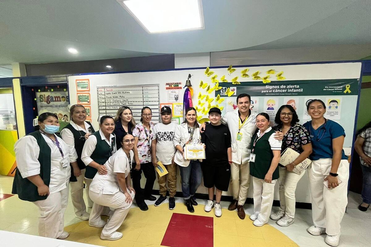 Entregan reconocimiento a personal del área de oncología infantil del IMSS
