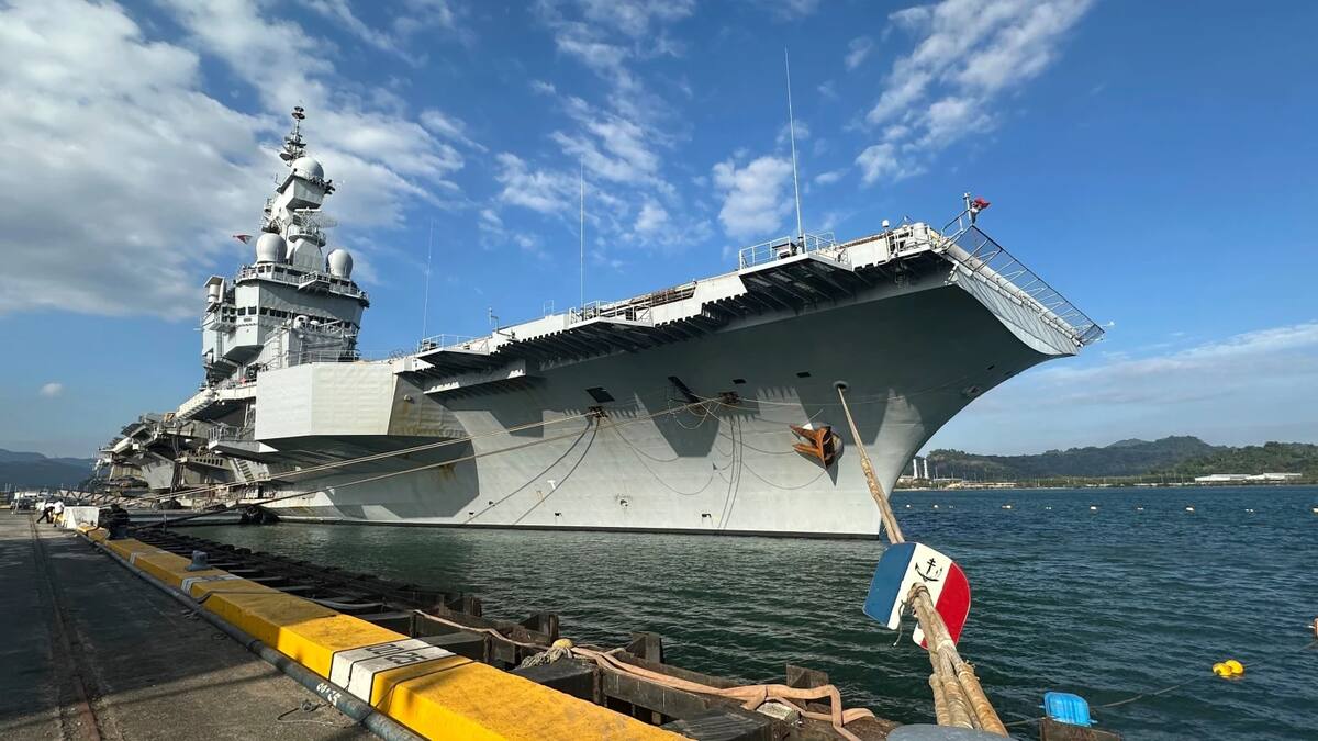 El portaaviones francés Charles de Gaulle atraca en el puerto de la bahía de Subic, una antigua base naval estadounidense al noroeste de Manila, Filipinas, el domingo 23 de febrero de 2025. | Crédito: AP/Joeal Calupitan, archivo